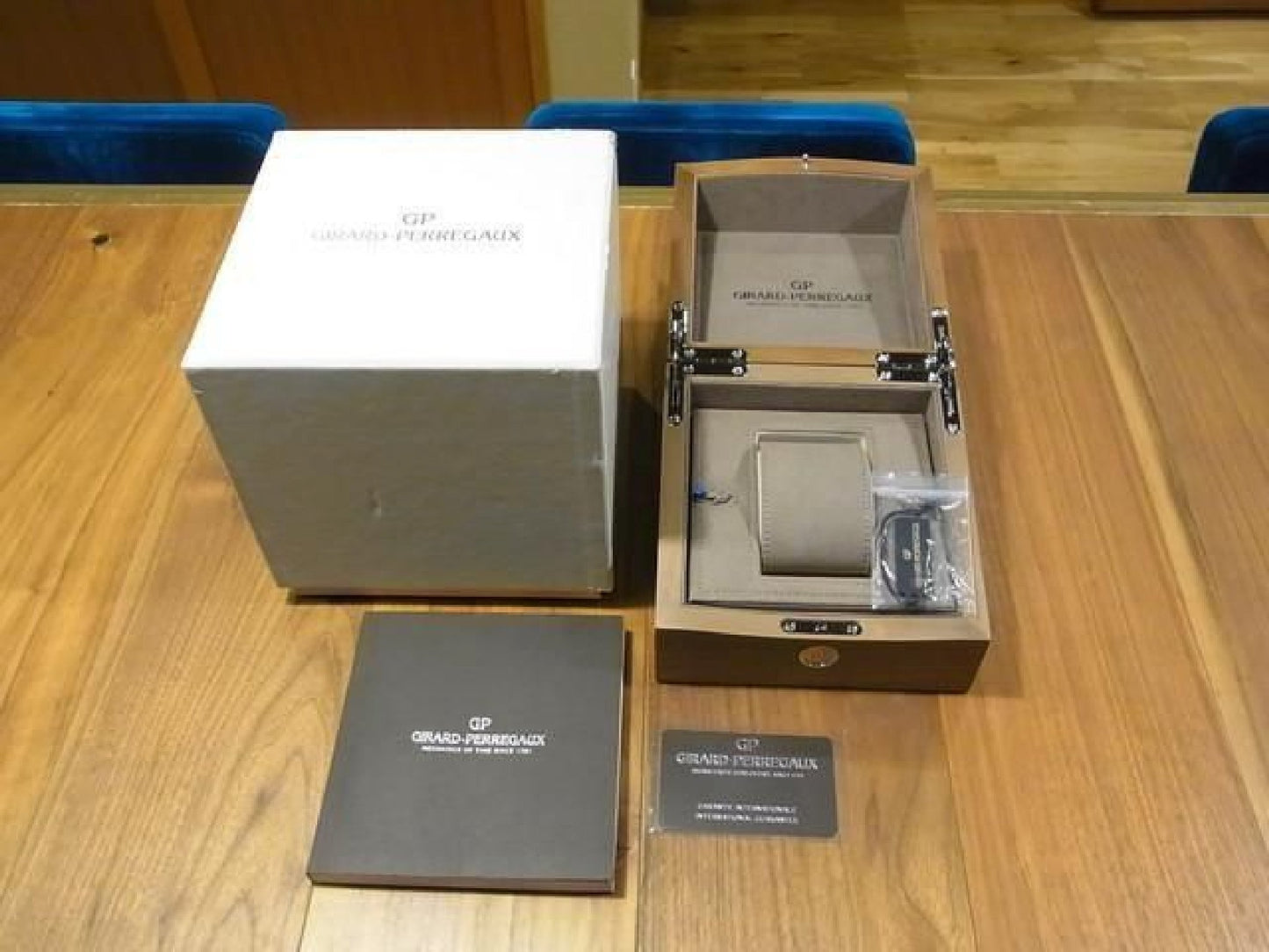 GIRARD PERREGAUX vintage1945 Chronograph XXL grijze wijzerplaat heren 189797522 hannari-shop