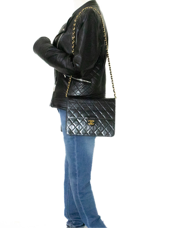 CHANEL Kleine Chain Shoulder Bag Clutch Zwart Gewatteerd Klepje Lamsleer j60 hannari-shop