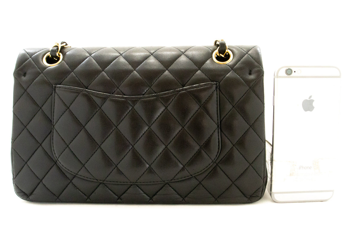 CHANEL Classic Double Flap 10" Chain Shoulder Bag Zwart lamsleer aq1 — achterkant hannari-shop