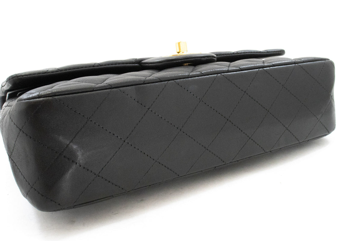 CHANEL Classic Double Flap 10" Chain Shoulder Bag Zwart lamsleer aq1 — onderzijde hannari-shop
