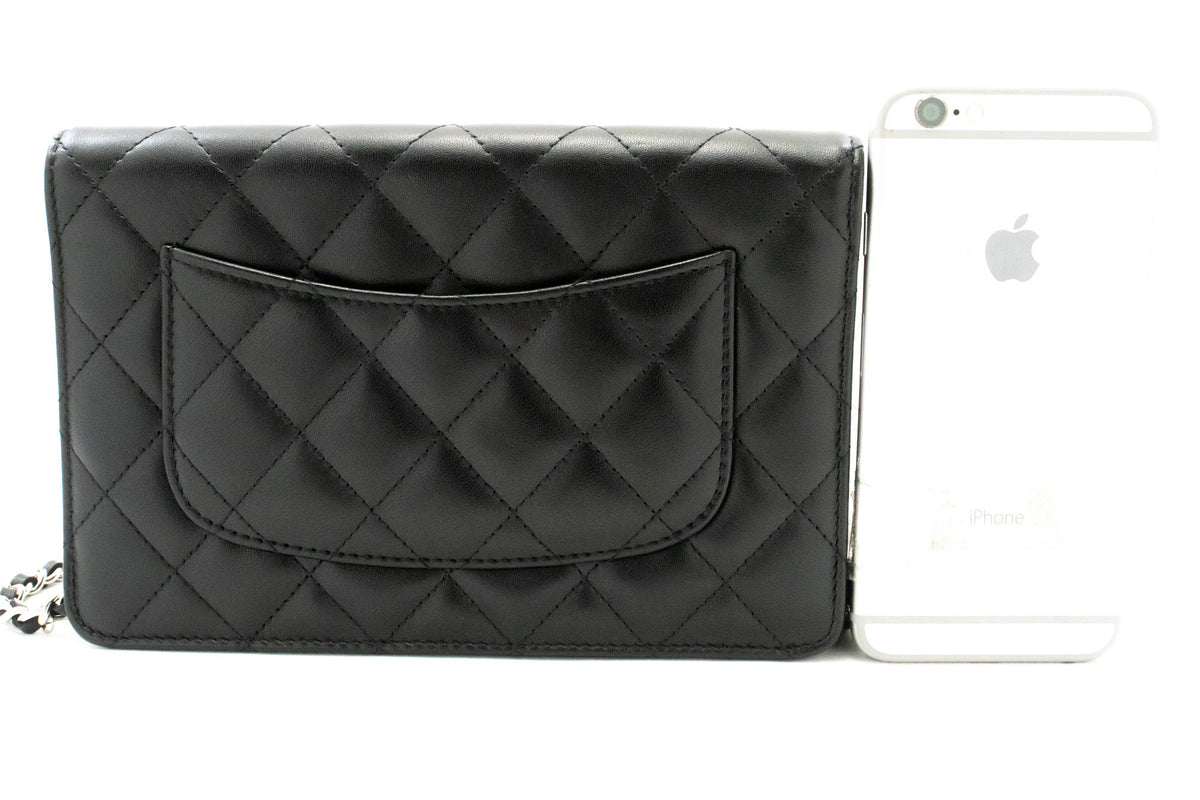 CHANEL Zwarte Classic Wallet On Chain WOC Schoudertas Lamsleer ap5 — achterkant hannari-shop