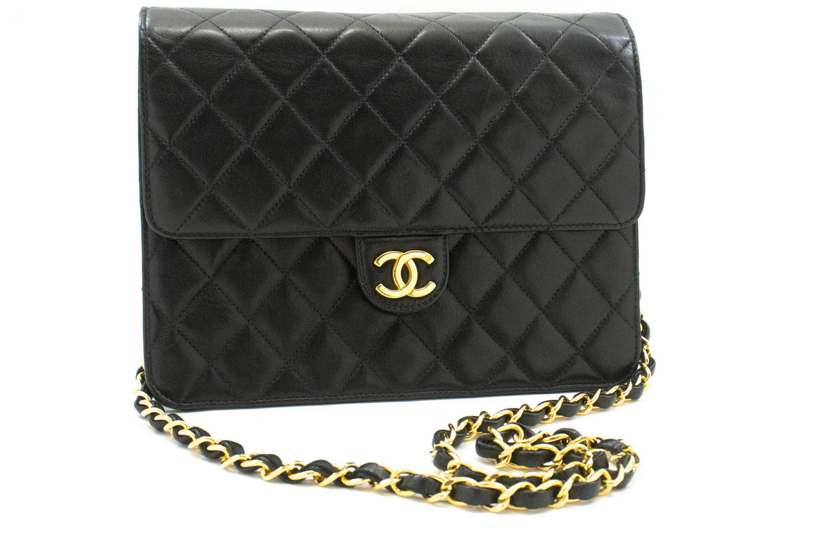 CHANEL Small Chain Schoudertas Clutch Zwart Gewatteerde Flap Lamsskin ap4 — voorkant hannari-shop