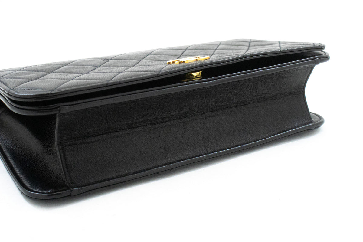 CHANEL Full Flap Chain Schoudertas Clutch Zwart Gewatteerd Lamsleer ao4 — onderkant hannari-shop