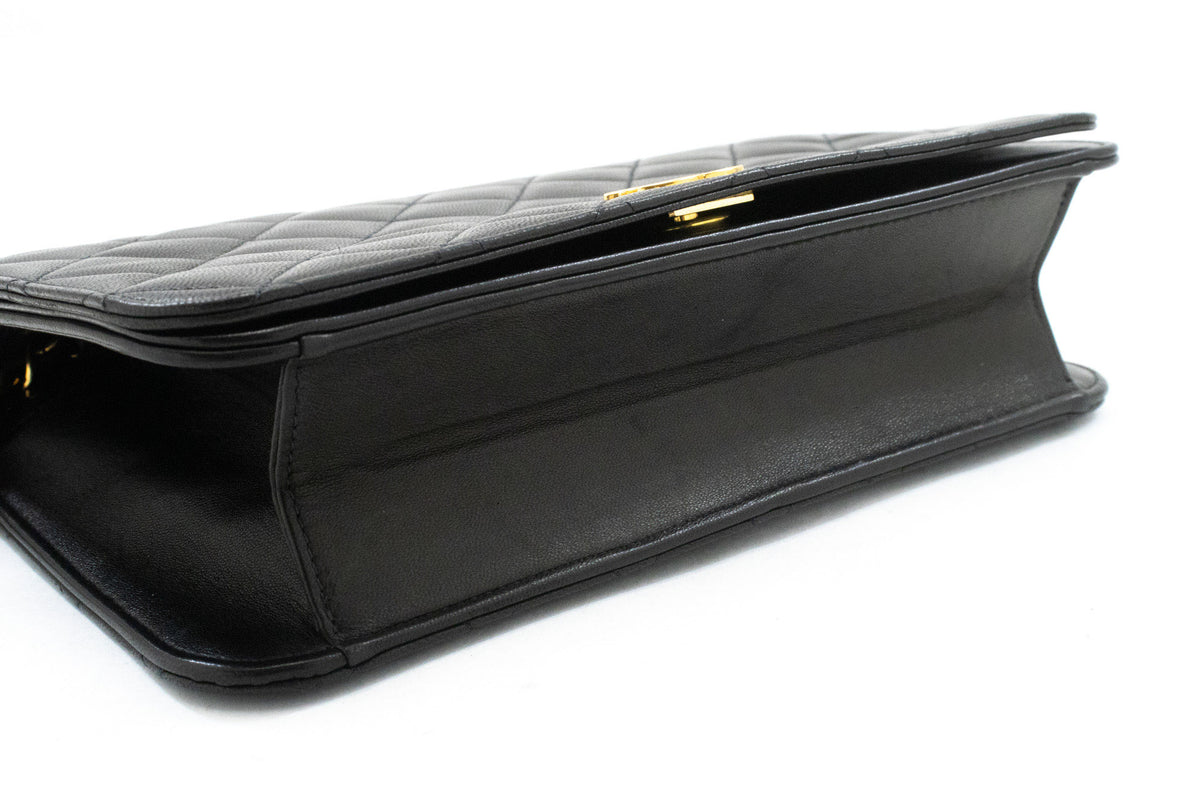 CHANEL Full Flap Chain Schoudertas Clutch Zwart Gewatteerd Lamsleer ao5 — onderkant hannari-shop
