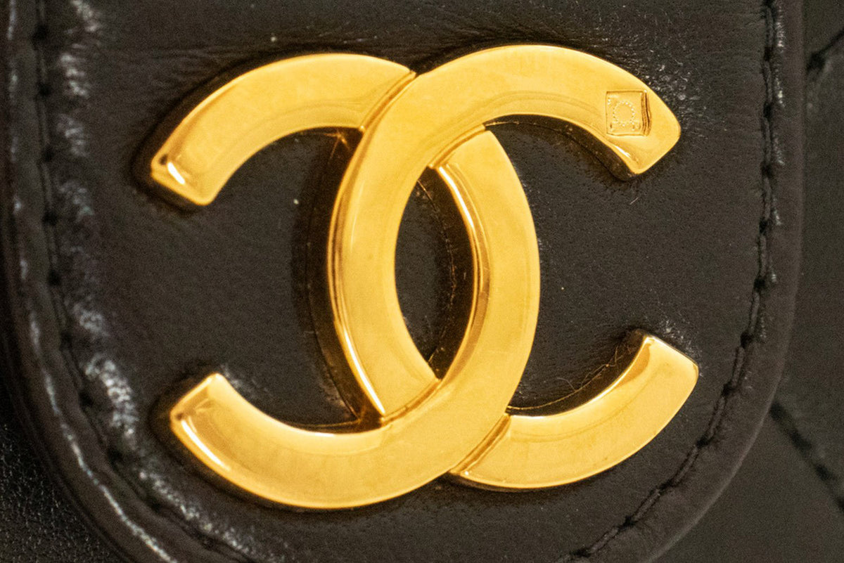 CHANEL Small Chain Shoulder Bag Clutch Black Quilted Flap Lambskin ao8 — flap open hannari-shop