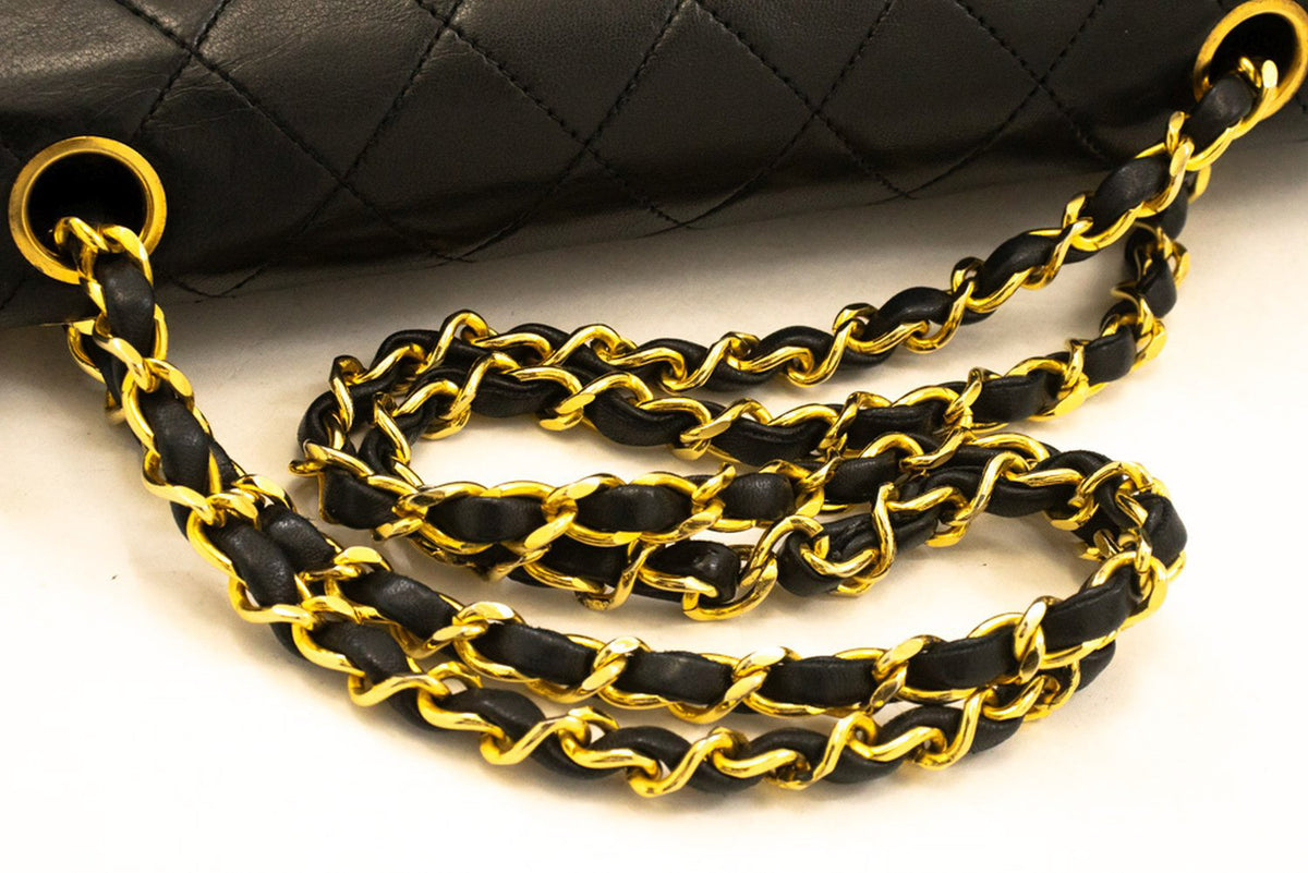 CHANEL Classic Double Flap 10" Chain Shoulder Bag Zwarte lamsvacht ao6 — flap geopend hannari-shop