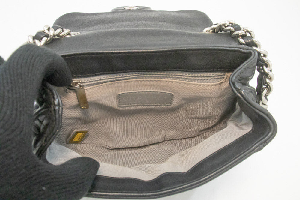 CHANEL Chain Around Small Shoulder Bag Crossbody Zwart kalfsleer ap7 hannari-shop