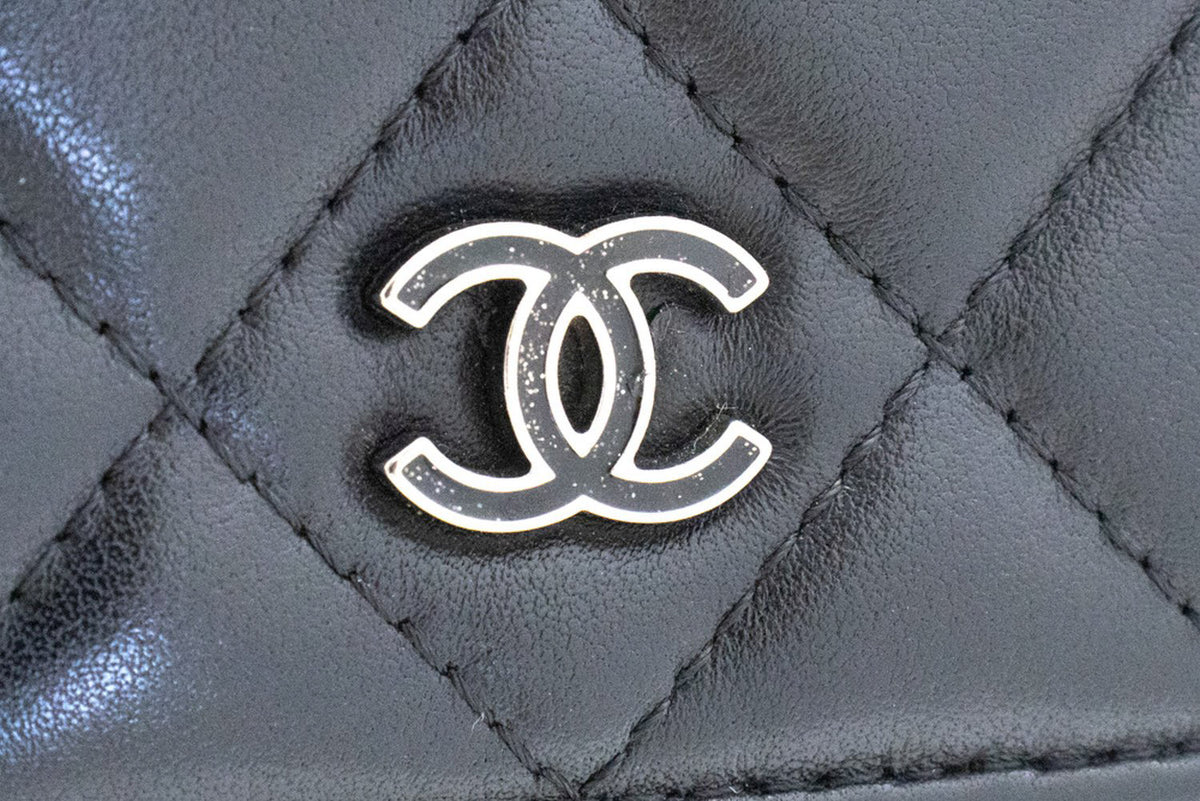 CHANEL Zwarte Classic Wallet On Chain WOC Schoudertas Lamsleer SV ap8 — klep open hannari-shop