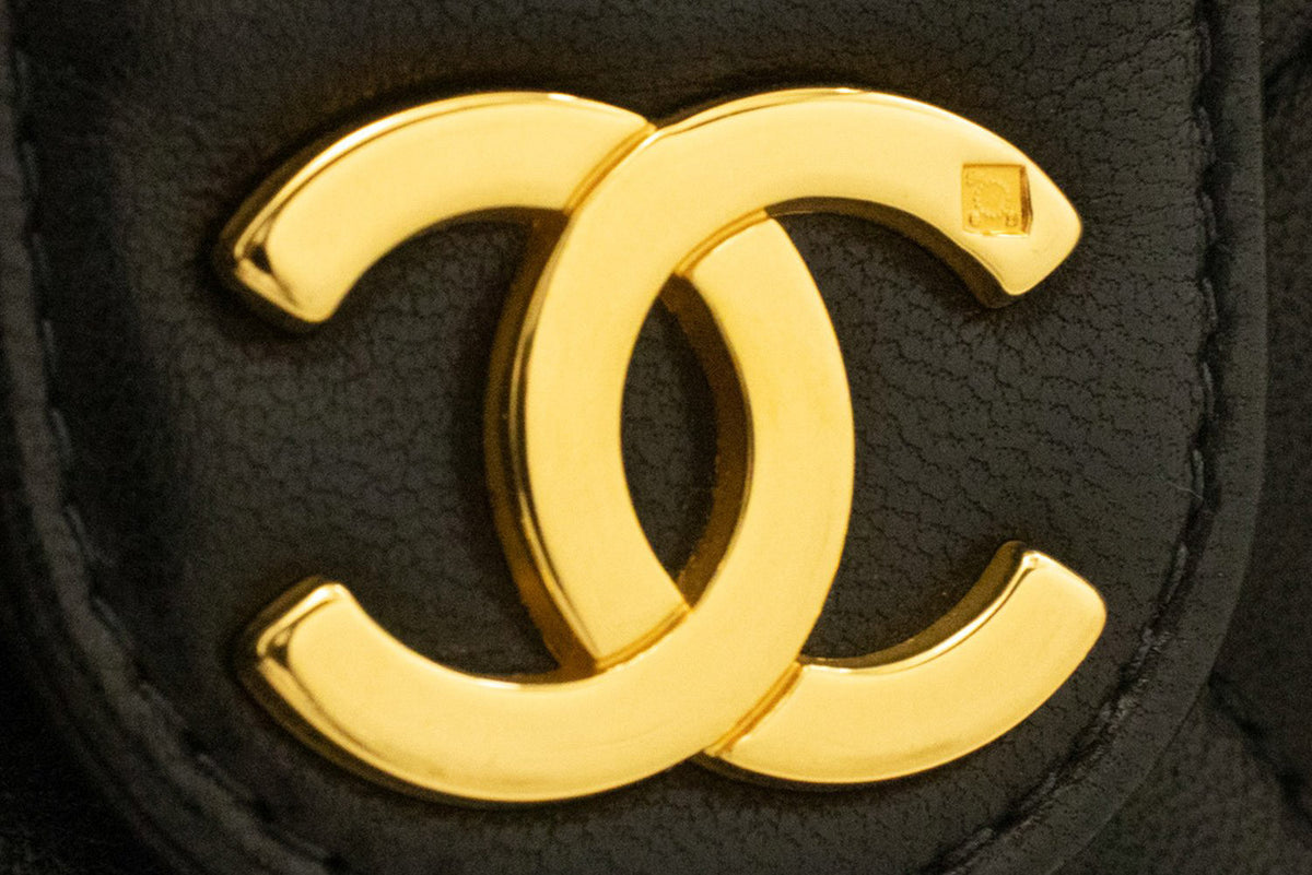 CHANEL Small Chain Schoudertas Clutch Zwart Gewatteerde Flap Lamsskin ap4 — flap open hannari-shop