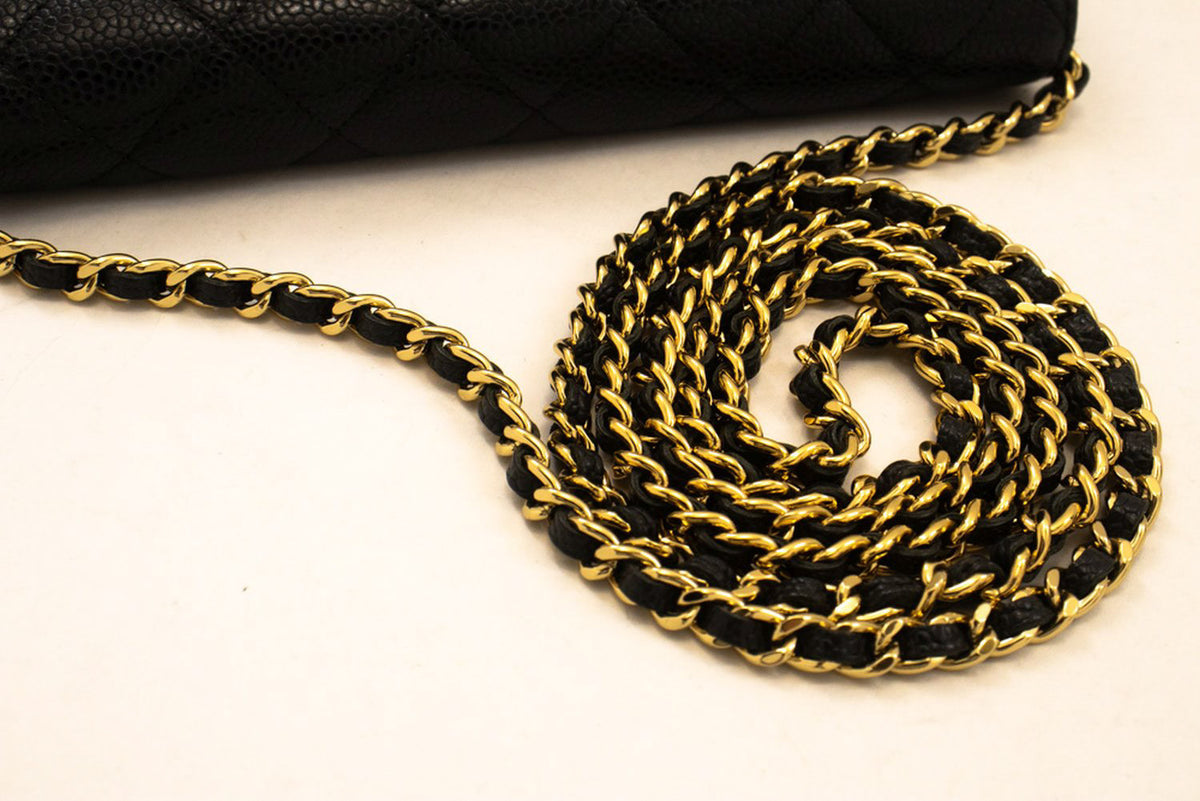 CHANEL portemonnee van generfd kalfsleer aan ketting WOC zwarte schoudertas ap1 — klep open hannari-shop
