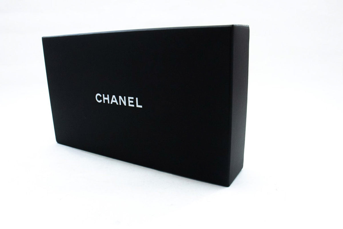 CHANEL portemonnee van generfd kalfsleer aan ketting WOC zwarte schoudertas ap1 hannari-shop