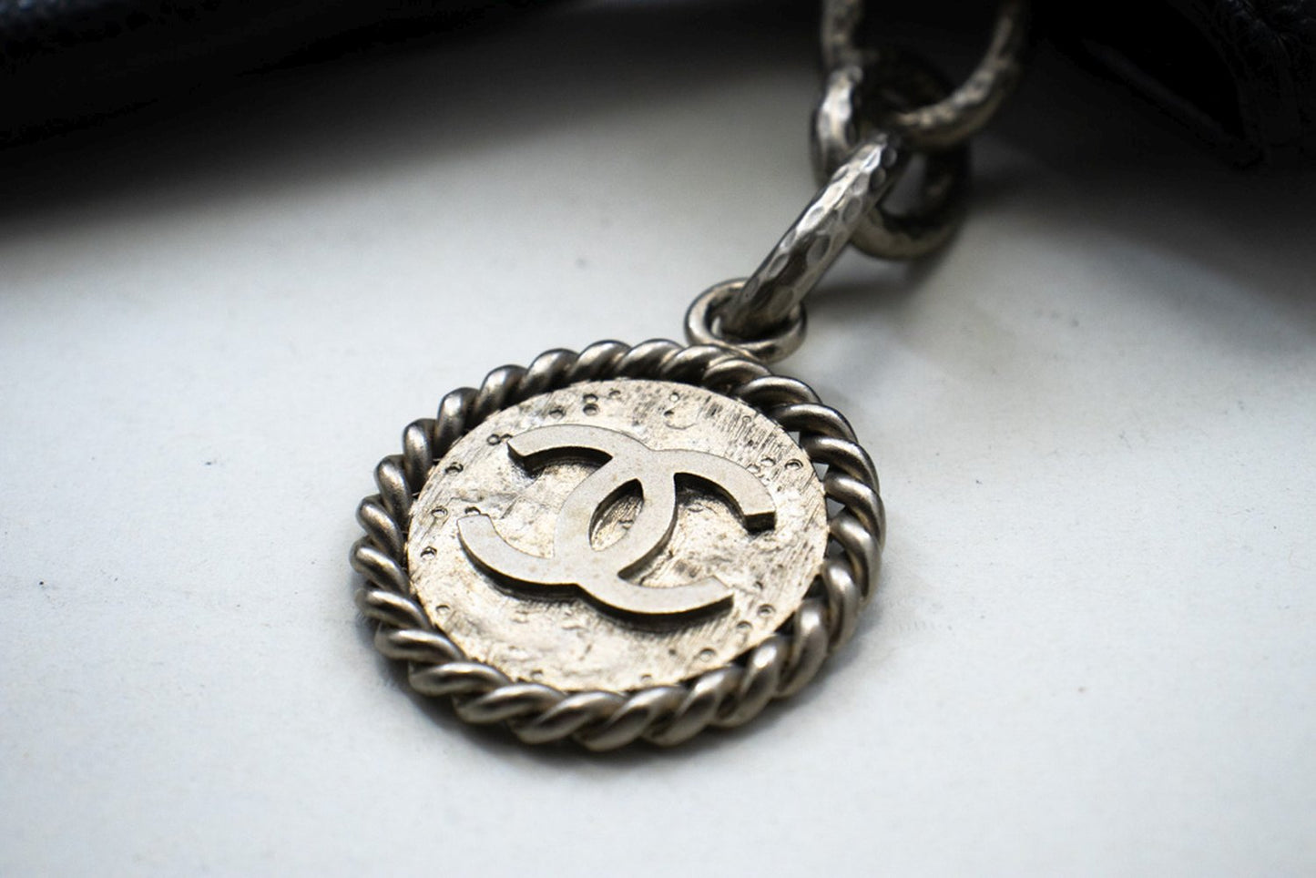 CHANEL Silver Medallion Caviar Schoudertas Winkel Tote Zwart SV n42 hannari-shop