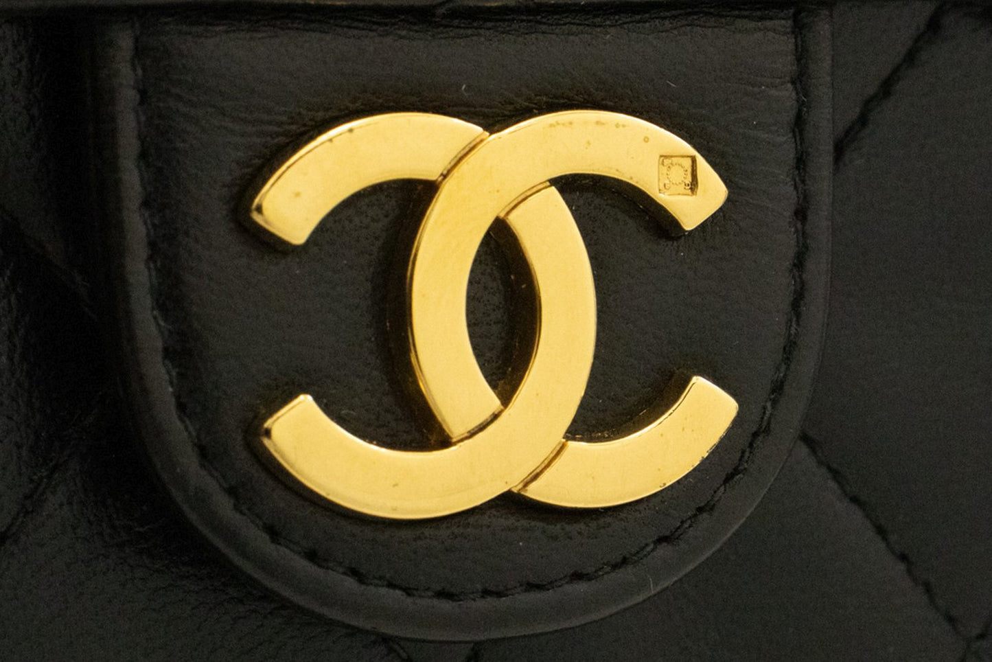 CHANEL schoudertas met kleine ketting, clutch, zwart gewatteerd lamsleer met klep j60