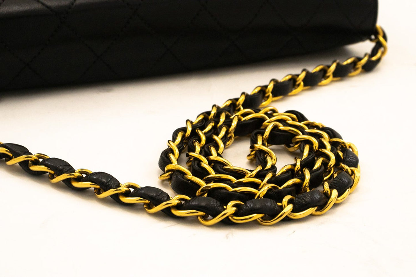 CHANEL schoudertas met kleine ketting, clutch, zwart gewatteerd lamsleer met klep j60
