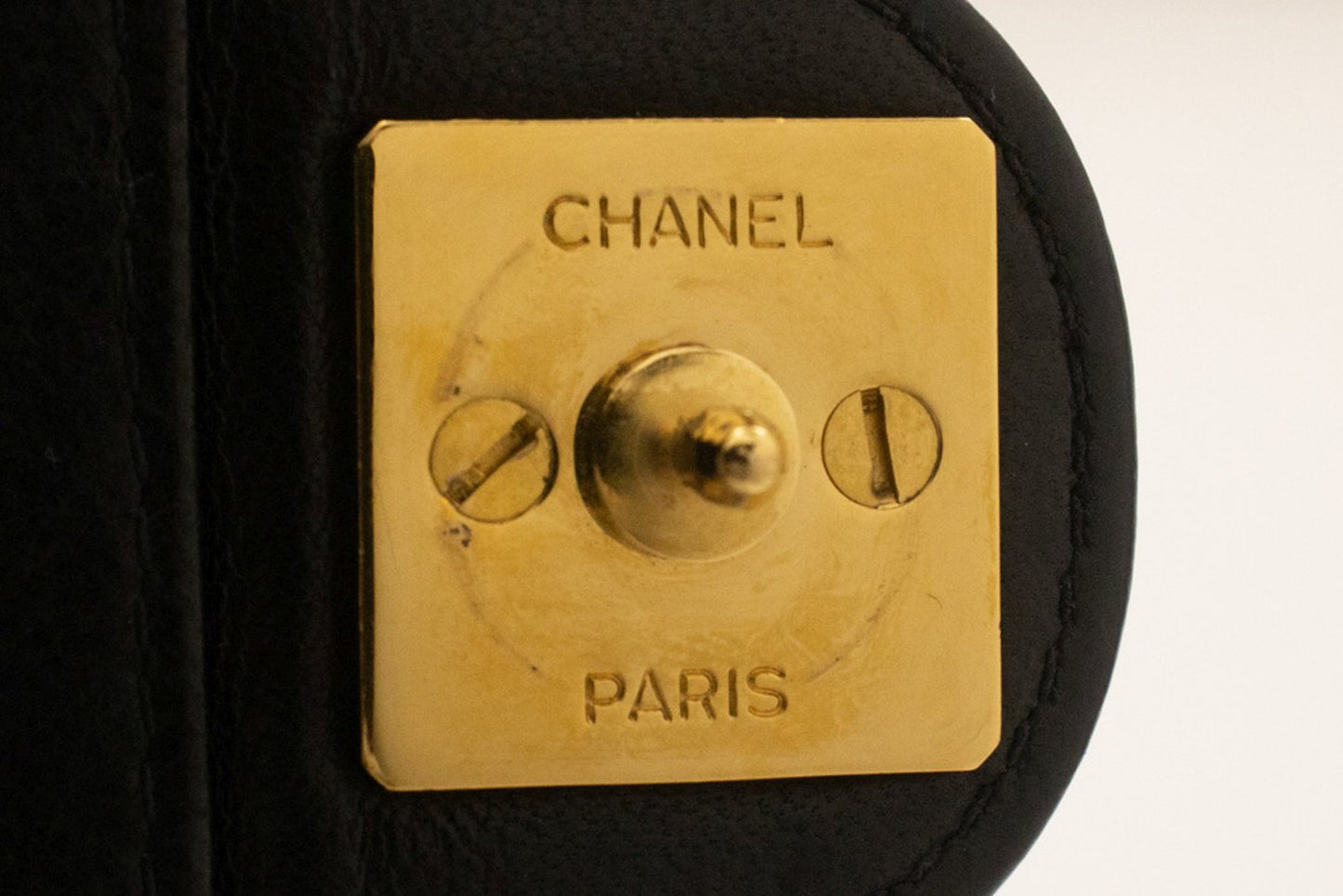 CHANEL schoudertas met kleine ketting, clutch, zwart gewatteerd lamsleer met klep j60