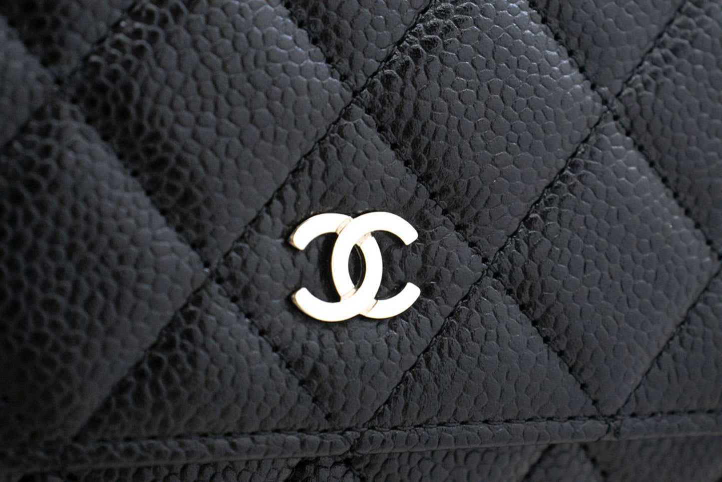 CHANEL Portemonnee Op Ketting WOC van Gegranuleerd Kalfsleer Zwarte Schoudertas p60 hannari-shop