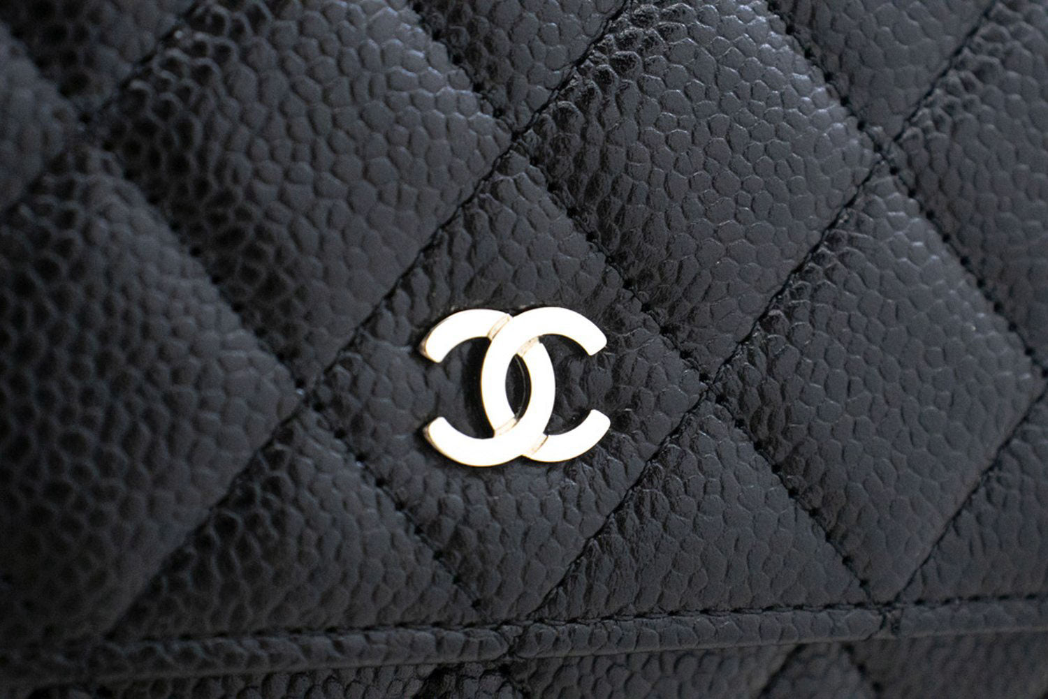 CHANEL Portemonnee Op Ketting WOC van Gegranuleerd Kalfsleer Zwarte Schoudertas p60 hannari-shop