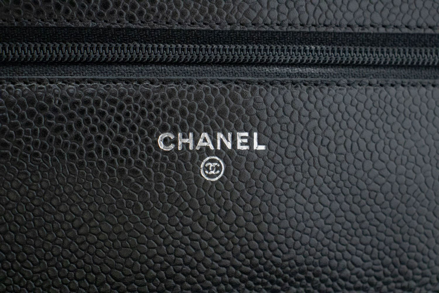 CHANEL Portemonnee Op Ketting WOC van Gegranuleerd Kalfsleer Zwarte Schoudertas p60 hannari-shop