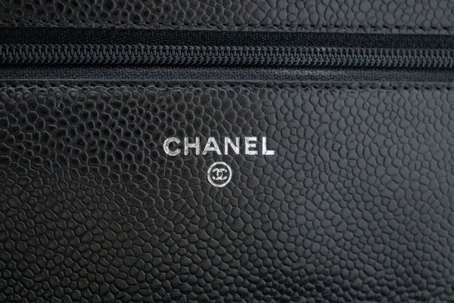 CHANEL Portemonnee Op Ketting WOC van Gegranuleerd Kalfsleer Zwarte Schoudertas p60 hannari-shop