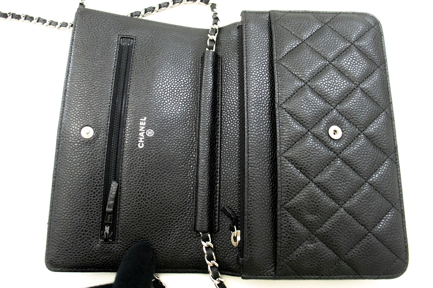 CHANEL Portemonnee Op Ketting WOC van Gegranuleerd Kalfsleer Zwarte Schoudertas p60 hannari-shop