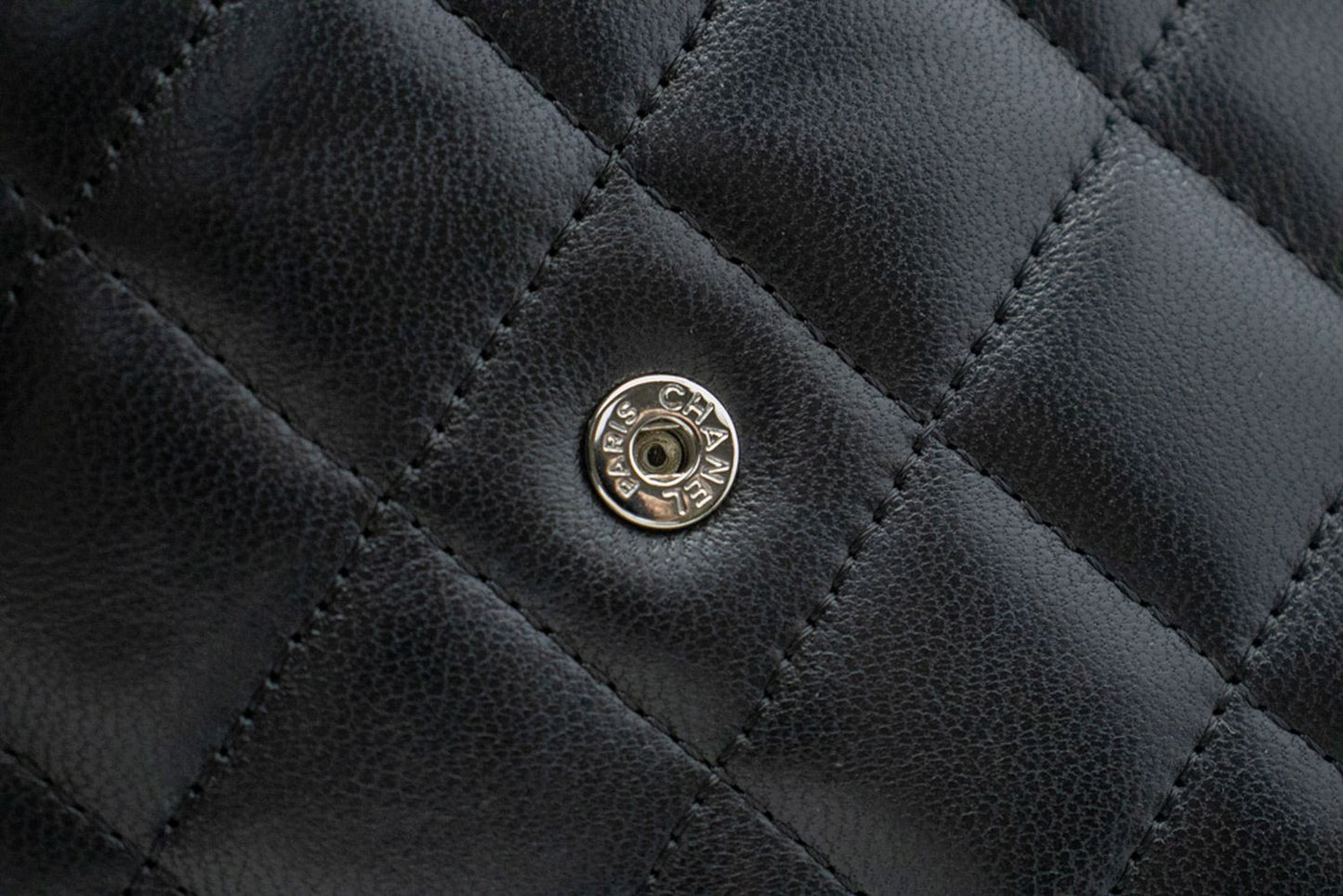 CHANEL Zwarte Classic Wallet On Chain WOC Schoudertas Lamsleer ab8 hannari-shop