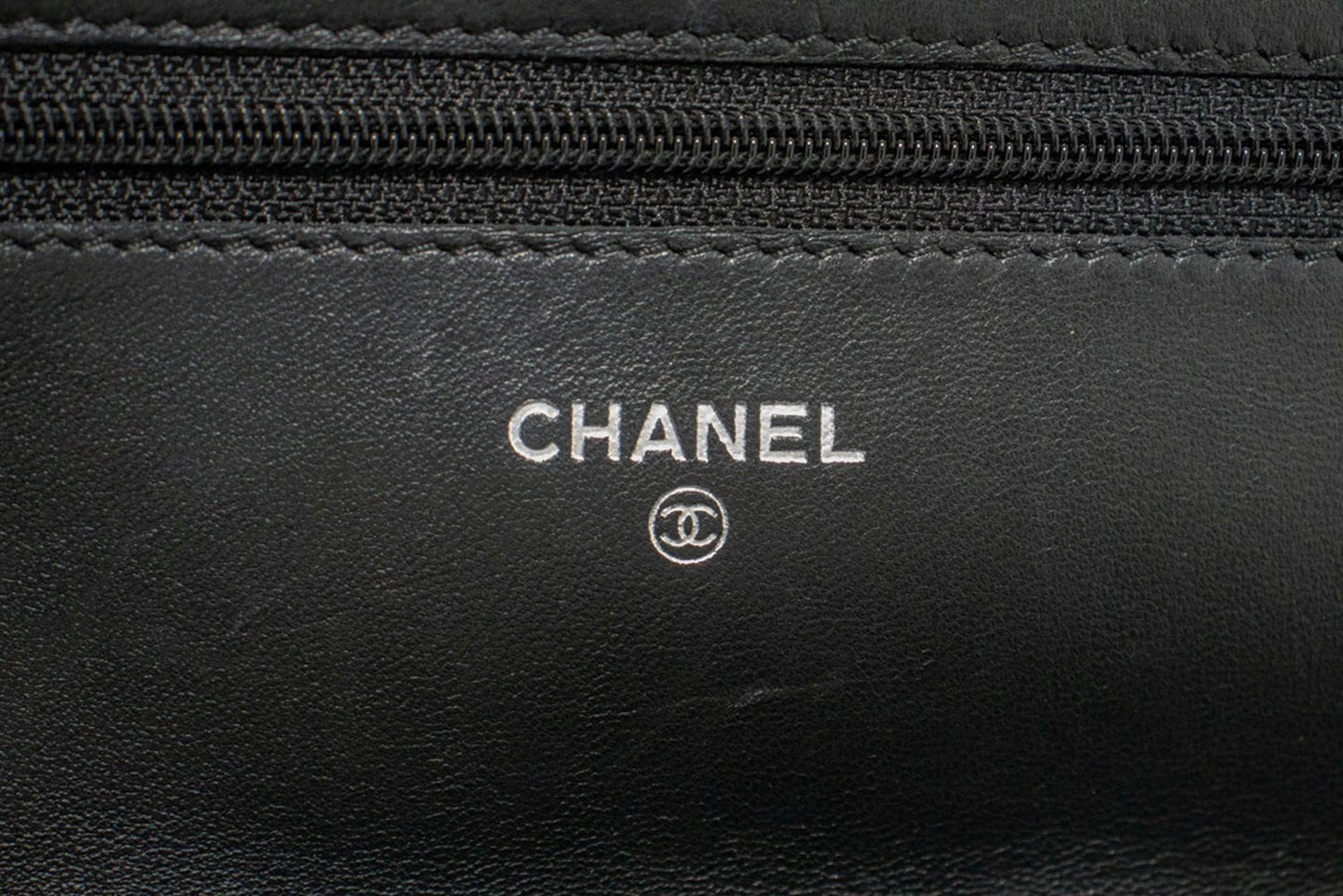 CHANEL Zwarte Classic Wallet On Chain WOC Schoudertas Lamsleer ab8 hannari-shop