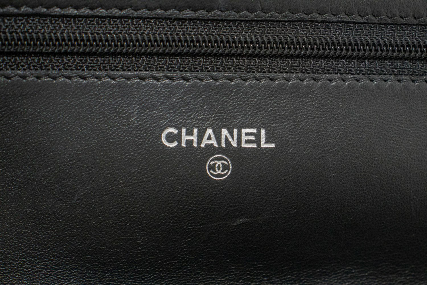 CHANEL Zwarte Classic Wallet On Chain WOC Schoudertas Lamsleer ab8 hannari-shop