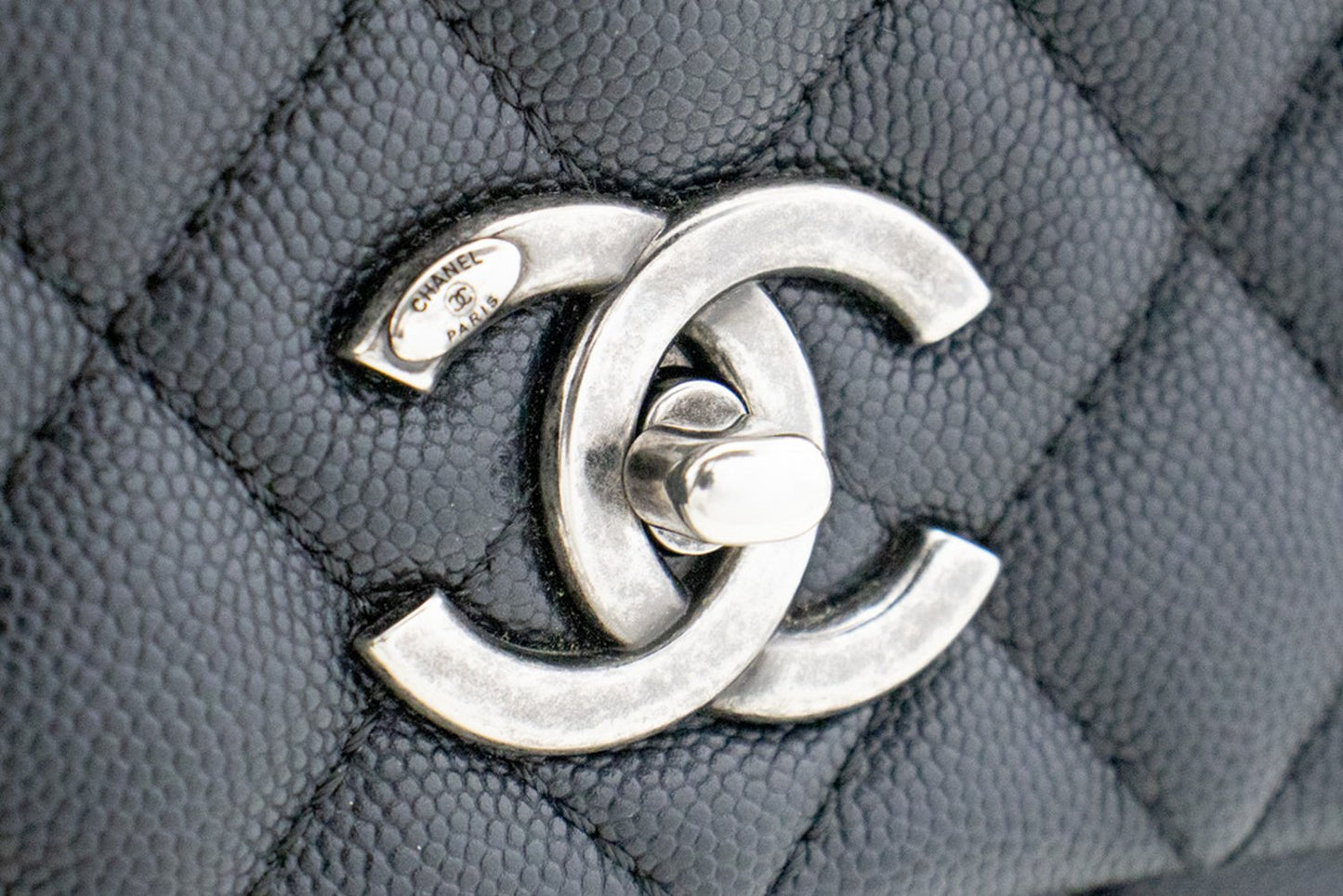 CHANEL 2-weg handtas met handvat, schoudertas, zwart kaviaarleer L52
