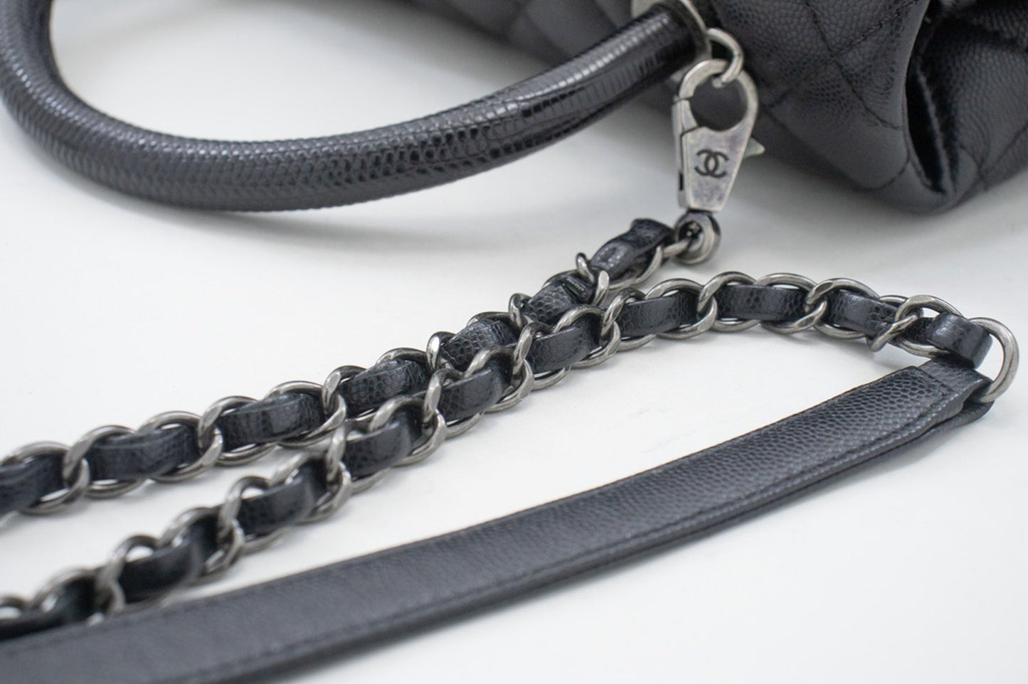 CHANEL 2-weg handtas met handvat, schoudertas, zwart kaviaarleer L52