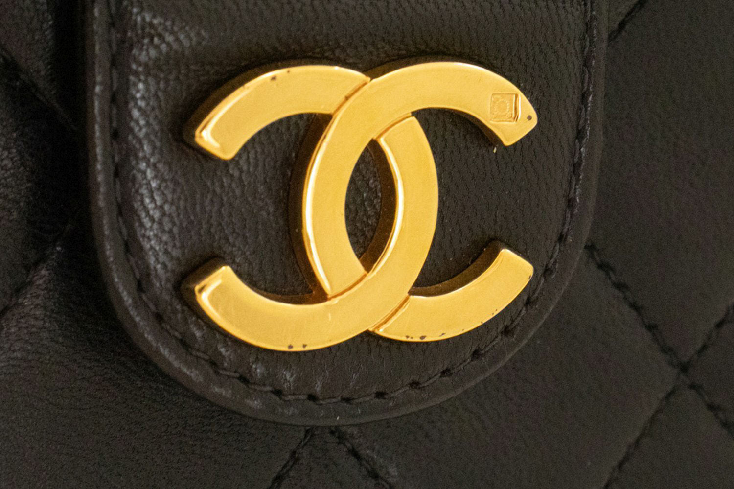 CHANEL Small Chain Shoulder Bag Clutch Black Quilted Flap Lambskin ah4 hannari-shop