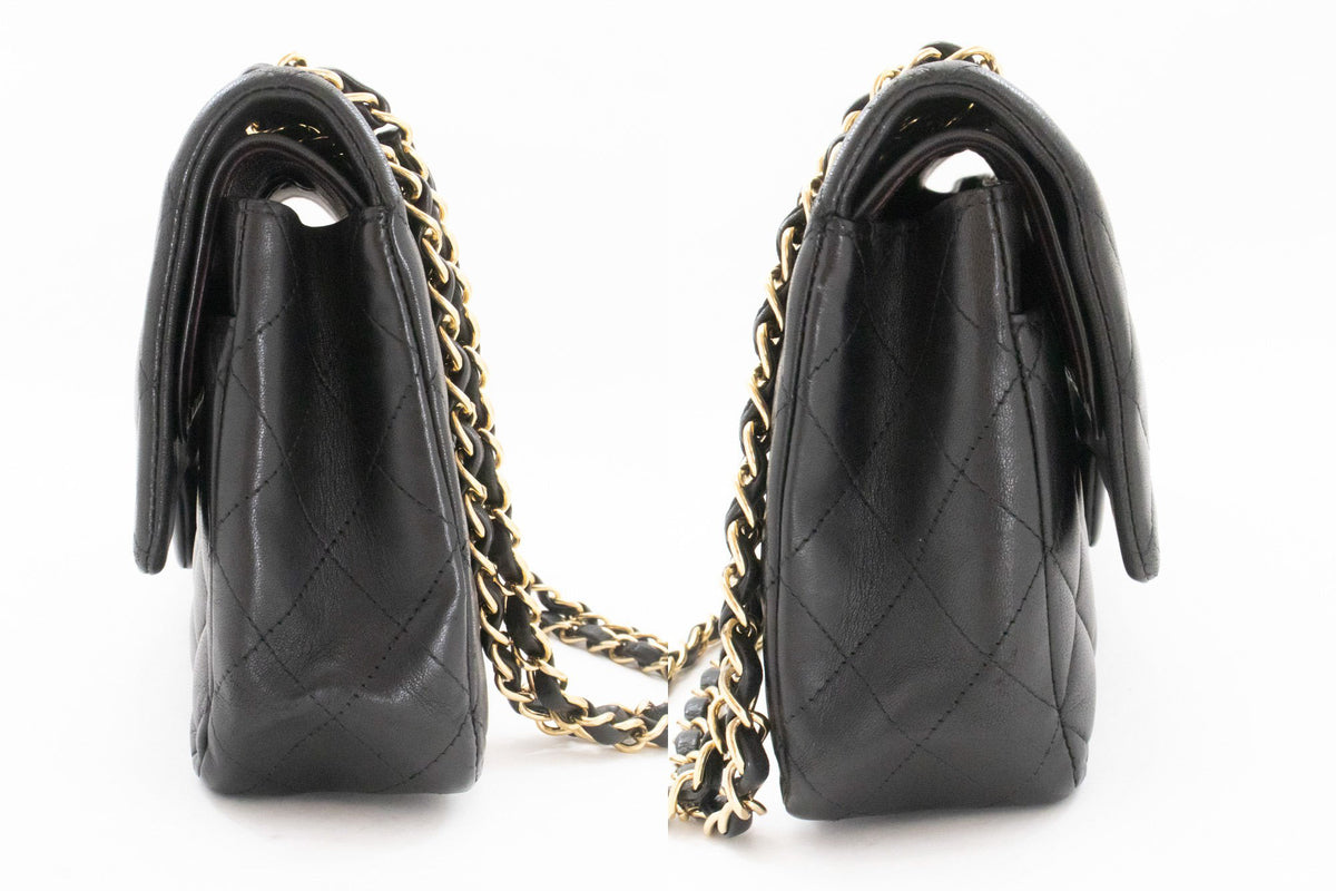 CHANEL Classic Double Flap 10" Chain Shoulder Bag Zwart lamsleer aq1 — zijkant hannari-shop