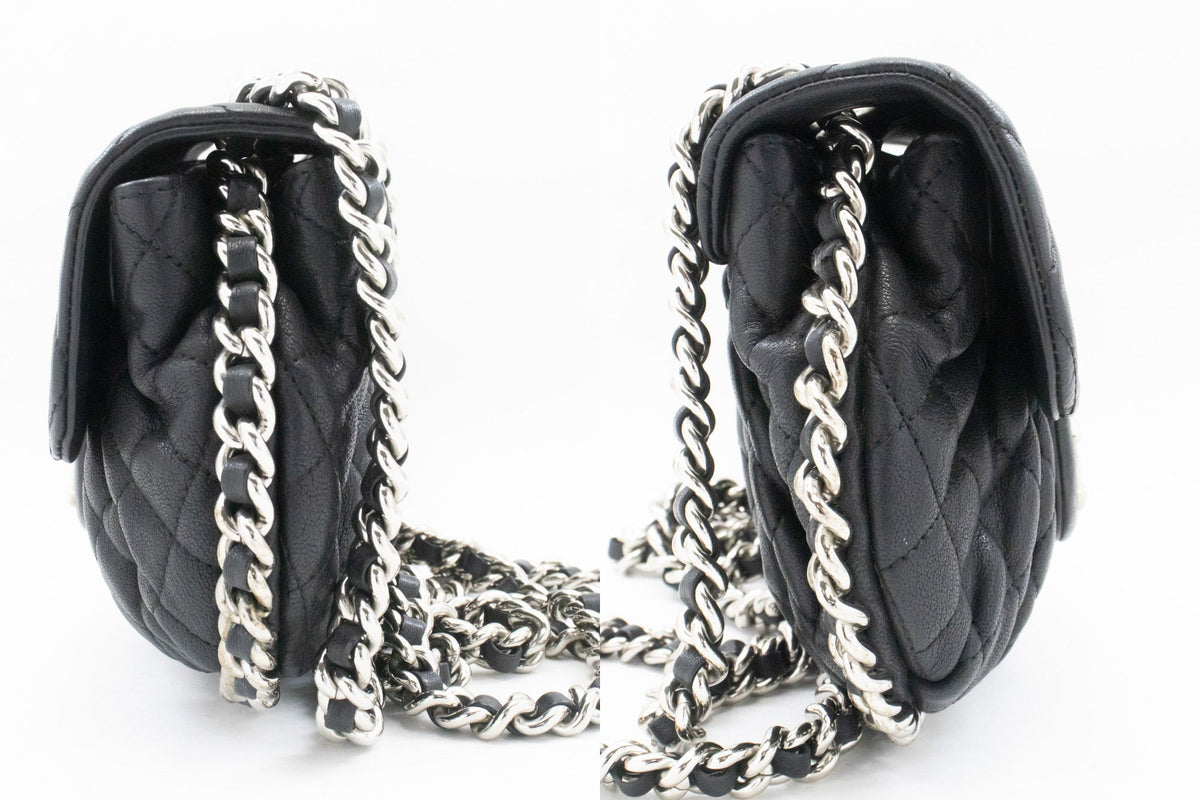 CHANEL Chain Around Small Shoulder Bag Crossbody Zwart kalfsleer ap7 — zijkant hannari-shop