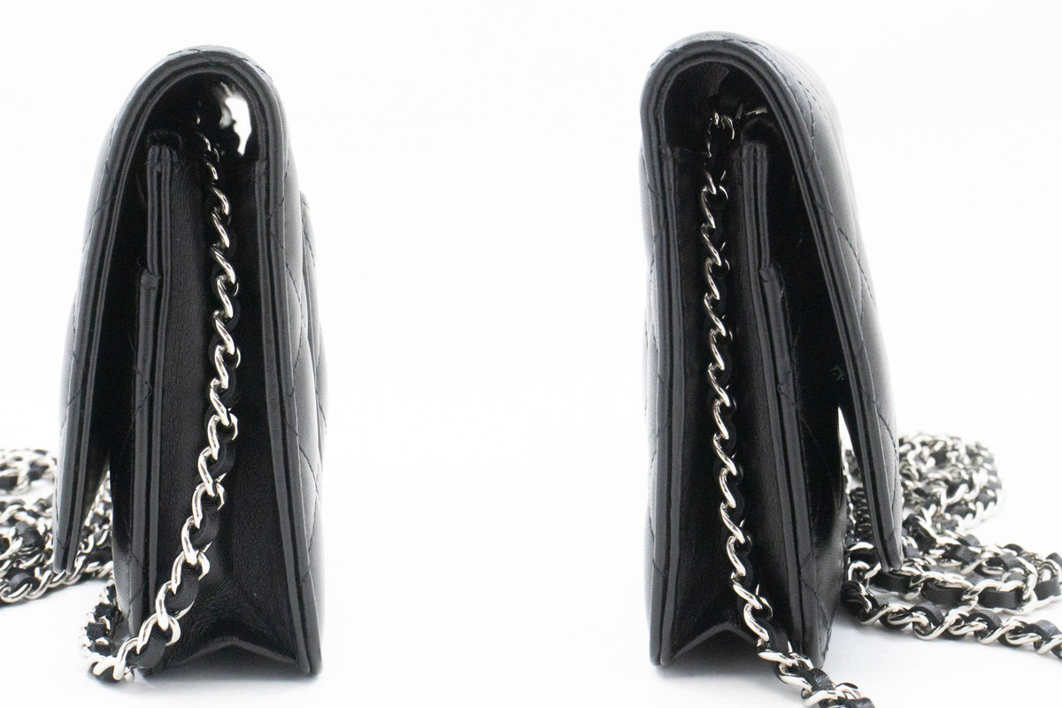 CHANEL Zwarte Classic Wallet On Chain WOC Schoudertas Lamsleer ap5 — zijkant hannari-shop