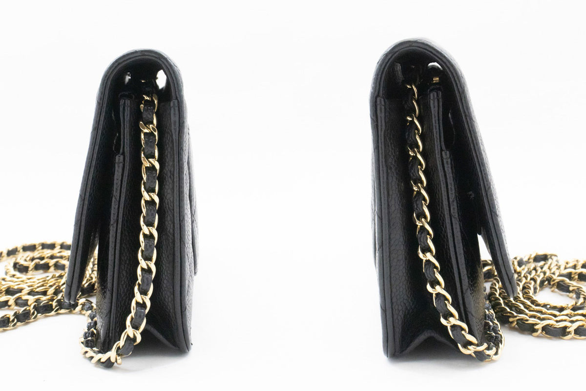 CHANEL portemonnee van generfd kalfsleer aan ketting WOC zwarte schoudertas ap1 — zijkant hannari-shop